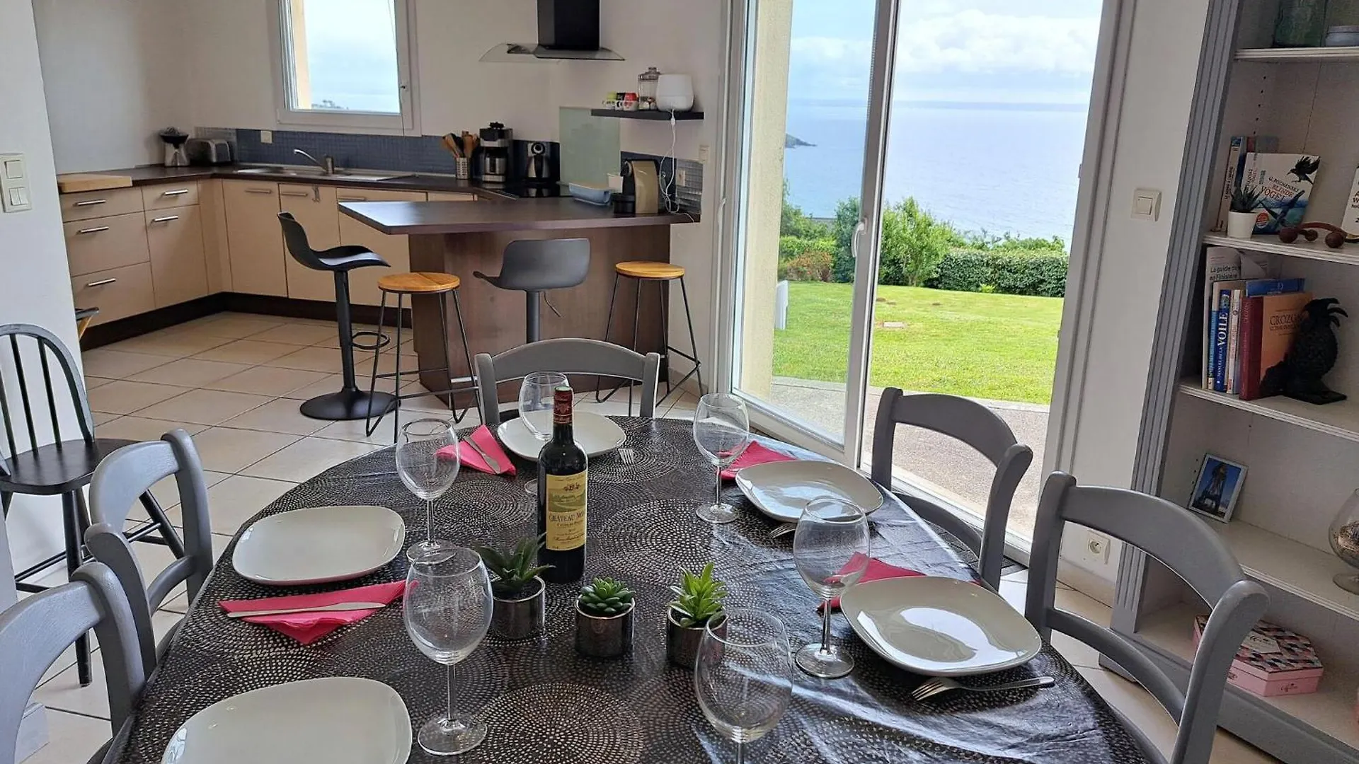 180° Panoramic Sea View, Holiday Home, Telgruc-Sur-Mer